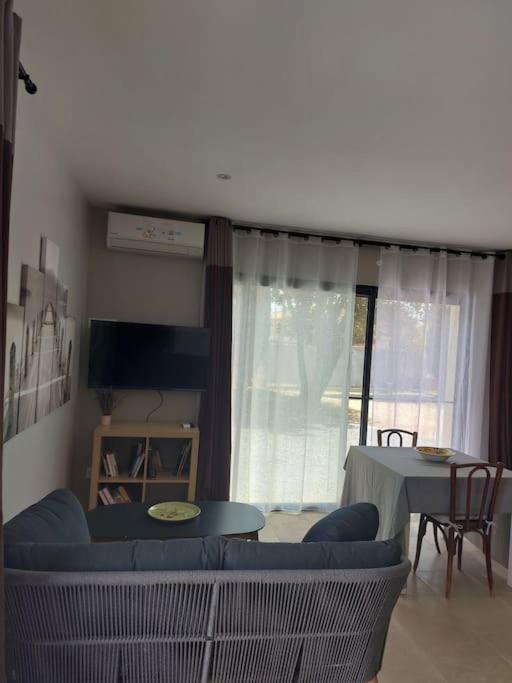 Aureille Location Independante Au Coeur Des Alpilles Pour 2 Personnes Avec Jacuzzi 빌라 외부 사진