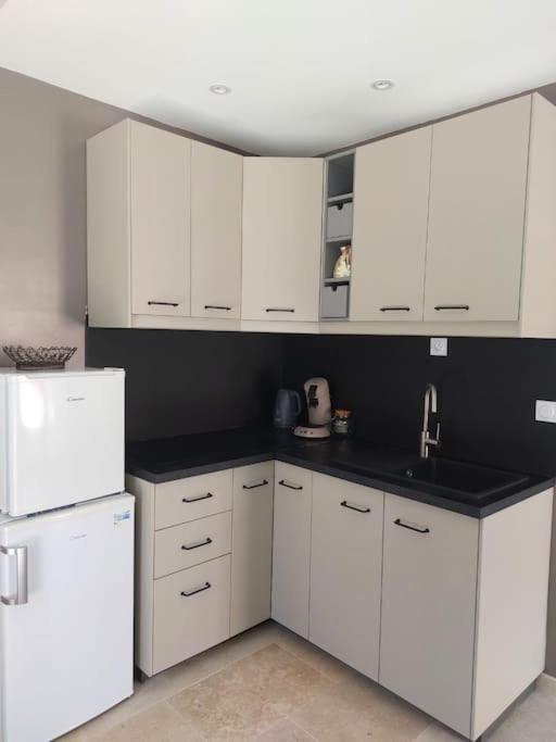 Aureille Location Independante Au Coeur Des Alpilles Pour 2 Personnes Avec Jacuzzi 빌라 외부 사진